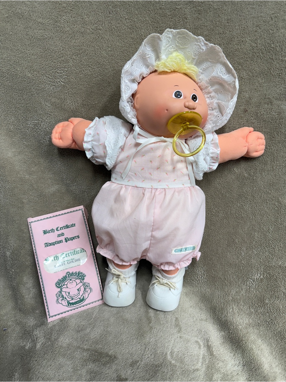 VTG cabbage patch kid girl 14 IN doll W/pacifier, birth certificate